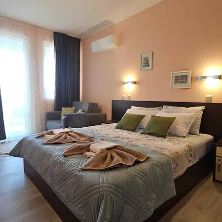 Sun & Fun - Nikea Park Free Parking *