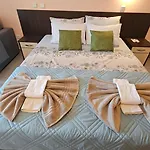 Sun & Fun - Nikea Park Free Parking