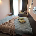 Sun & Fun - Nikea Park Free Parking 골든샌드