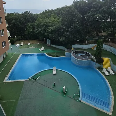 Sun & Fun - Nikea Park Free Parking *